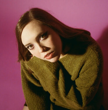 Soccer Mommy anuncia álbum y entrena “Shotgun”