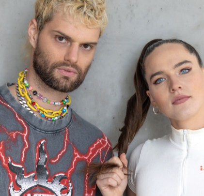 Sofi Tukker versiona “Chasing Cars” de Snow Patrol