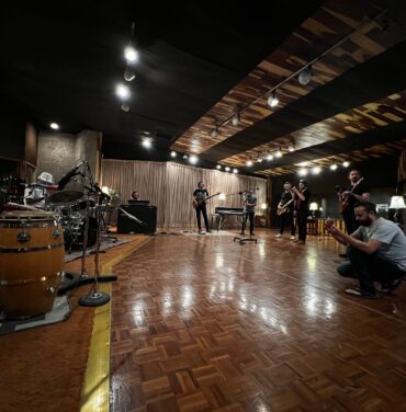 PREMIERE: SoloVino comparte video para 