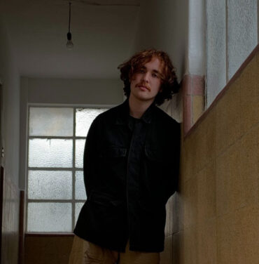 Sonic Emerson presenta “a veces me recuerdo”