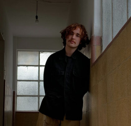 Sonic Emerson presenta “a veces me recuerdo”