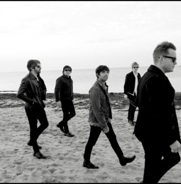 Spoon versiona a The Clash
