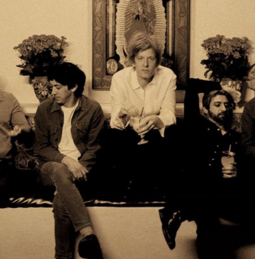 Spoon comparte su versión de “I Can’t Give Everything Away”