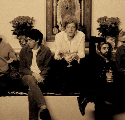 Spoon comparte su versión de “I Can’t Give Everything Away”