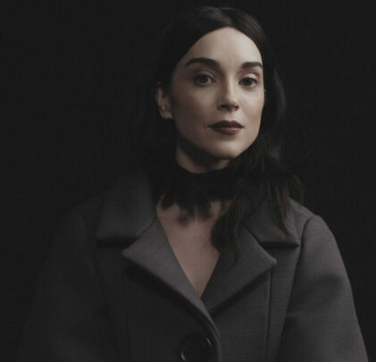 St. Vincent anuncia disco en español y estrena “Hombre Roto”