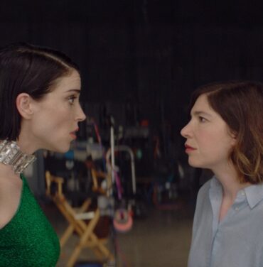 Mira el tráiler de la película escrita por St. Vincent y Carrie Brownstein