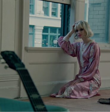 St. Vincent comparte un nuevo teaser de 'Daddy's Home'