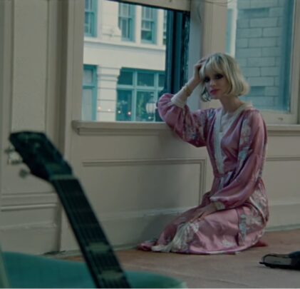 St. Vincent comparte un nuevo teaser de 'Daddy's Home'