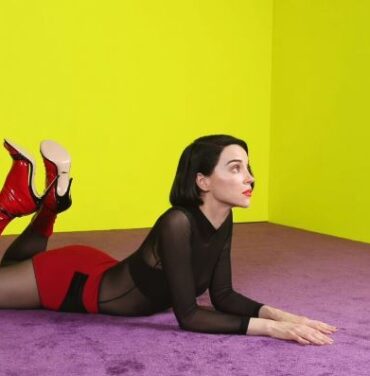 Escucha el nuevo remix de Kelly Lee Owens a 