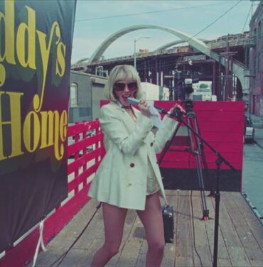 St. Vincent estrena video para “Daddy's Home”