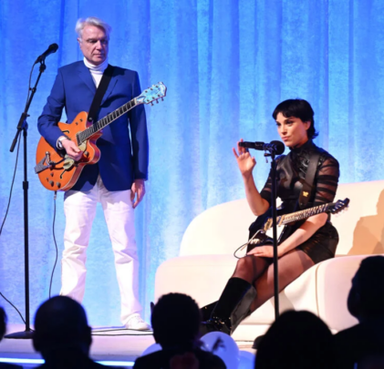David Byrne y St. Vincent cantan “Chemical Love”