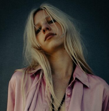 Stella Rose (hija de Dave Gahan) debuta con “Muddled Man”