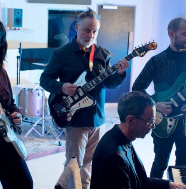 Stereolab comparte “Melodie Is a Wound”