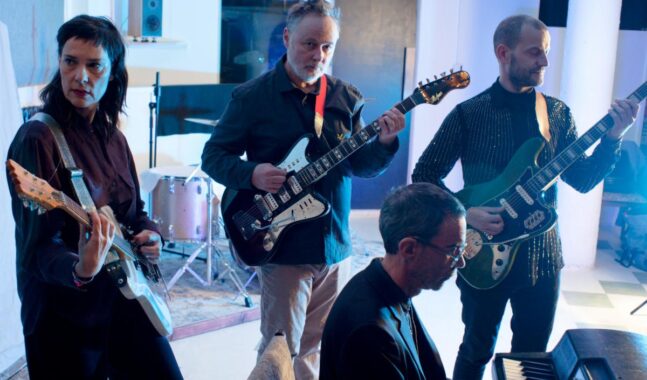 Stereolab comparte “Melodie Is a Wound”