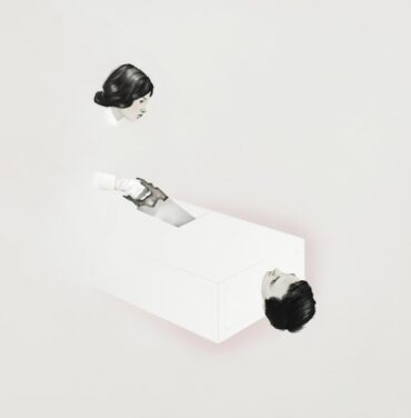 Escucha completo el álbum debut de Beacon