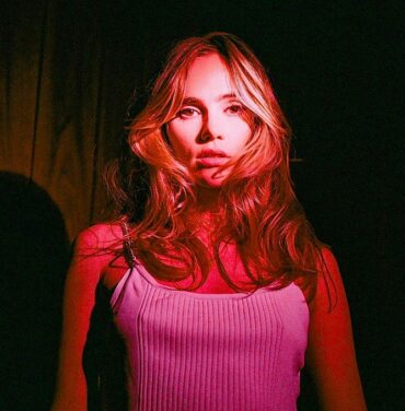 Suki Waterhouse estrena “To Love”
