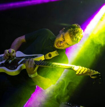 Triángulo de Amor Bizarro en el Foro Indie Rocks!