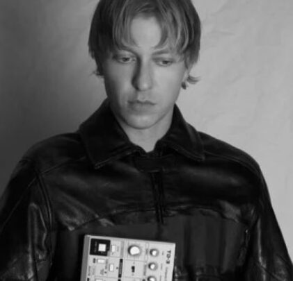 The Drums se abraza a sí mismo en su nuevo disco 'Jonny'