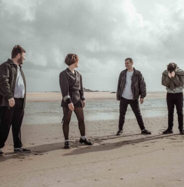 Triángulo de Amor Bizarro estrena “Canción de Muerte del Pez Dorado”