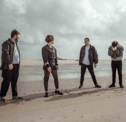 Triángulo de Amor Bizarro estrena “Canción de Muerte del Pez Dorado”
