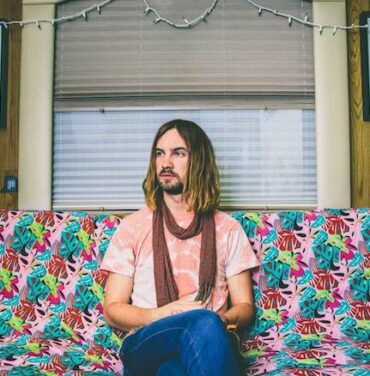 Tame Impala y Bon Iver en un álbum de covers