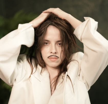 Teri Gender Bender sorprende con “VENGANZA DEL SOL”