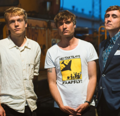 Bajista de The Libertines lanza nuevo video de The April Rainers