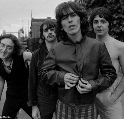 Escucha a The Beatles en versión acústica