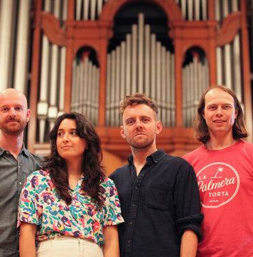 Escucha “A Real Thing”, lo nuevo de The Beths