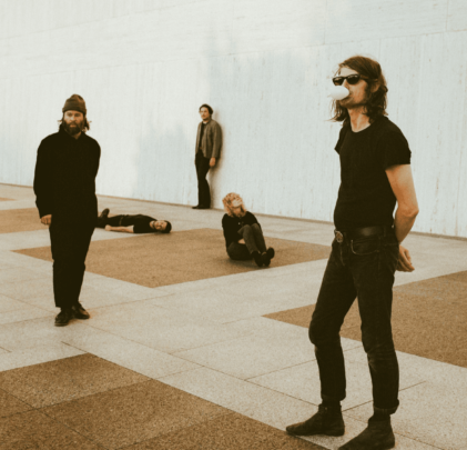 “Firefly”, lo nuevo de The Black Angels con Loulou Ghelichkhani (Thievery Corporation)