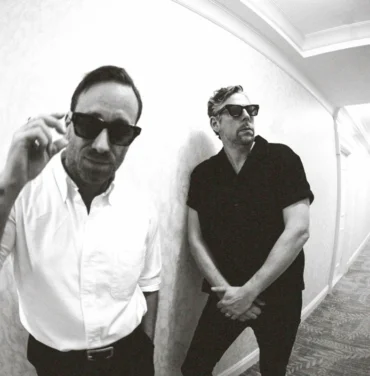 The Black Keys trae un sonido fresco en “Babygirl”