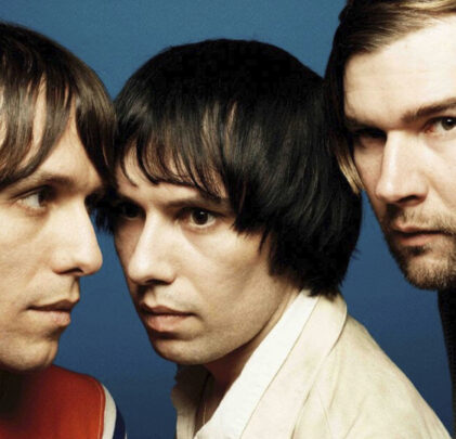 Mira “Swinging At Shadows”, el nuevo video de The Cribs
