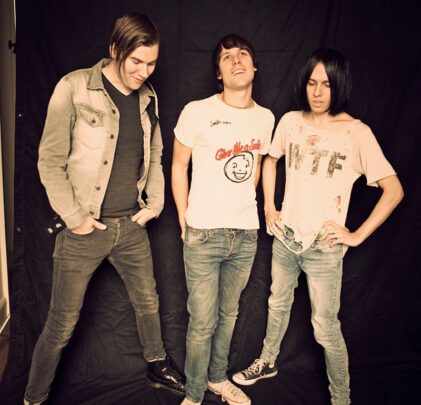 The Cribs estrena 