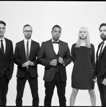 The Dears regresan con “I Used to Pray for the Heavens to Fall”