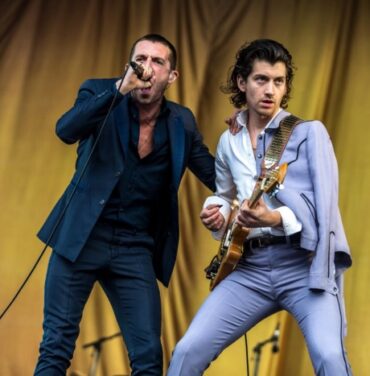 Alex Turner y Johnny Marr versionan a The Fall