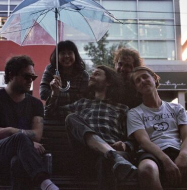 Transita entre el psych-garage de The Florets