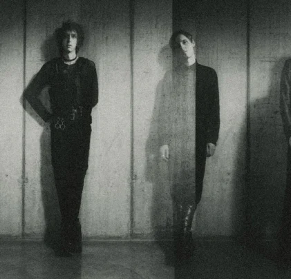 The Horrors deja atrás el pasado y comienza de nuevo con “Lotus Eater”