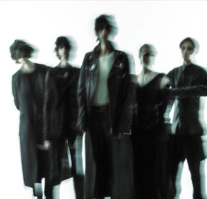 The Horrors ilumina la oscuridad con “More Than Life”
