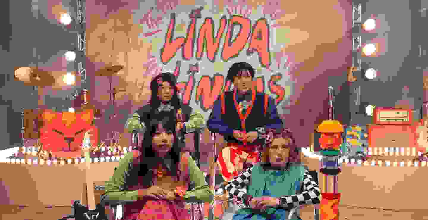 The Linda Lindas rockea con guitarras LEGO