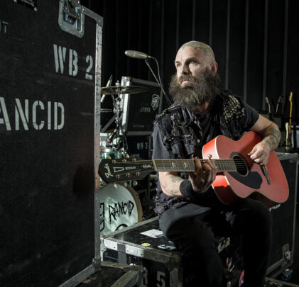 Tim Armstrong lanza guitarra conmemorativa con Fender