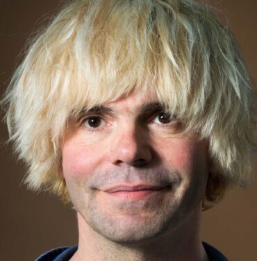 Tim Burgess anuncia libro con New Order, Pulp y muchos más