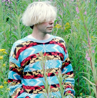 Tim Burgess anuncia nuevo álbum y comparte “Typical Music”