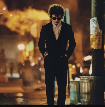 Mira a Timothée Chalamet como Bob Dylan en el nuevo tráiler de 'A Complete Unknown'