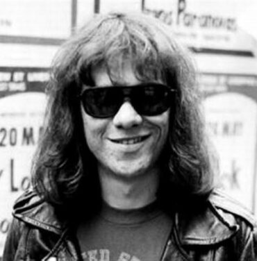 Tommy Ramone, el diseñador, los otros Ramones y los toquines