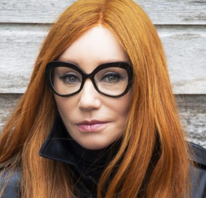 Escucha “Spies” de Tori Amos