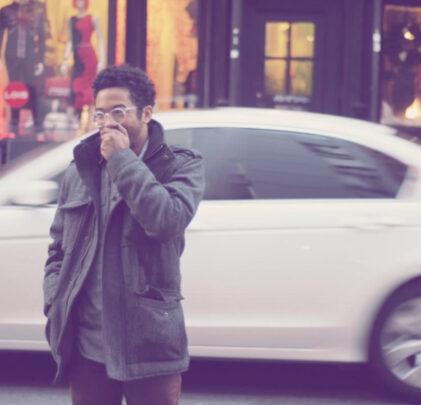 Disfruta del álbum debut de Les Sins