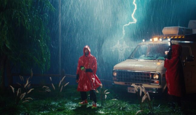 Toro y Moi presenta el video de “Walking In The Rain”