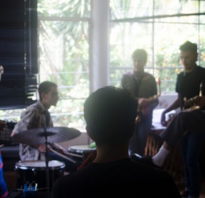 Torso Corso estrena su segundo sencillo, “Ginebra”