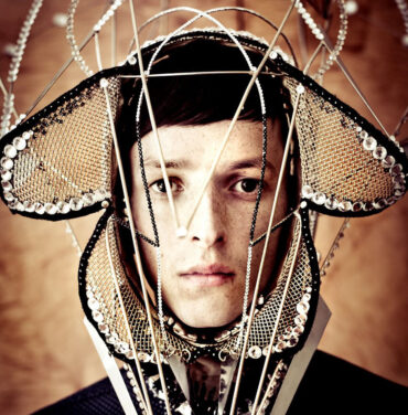 Totally Enormous Extinct Dinosaurs estrena remix a Little Dragon