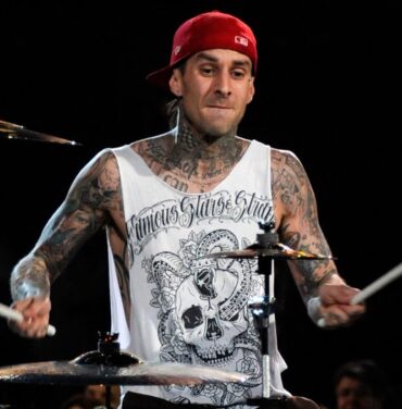 Travis Barker anuncia libro autobiográfico